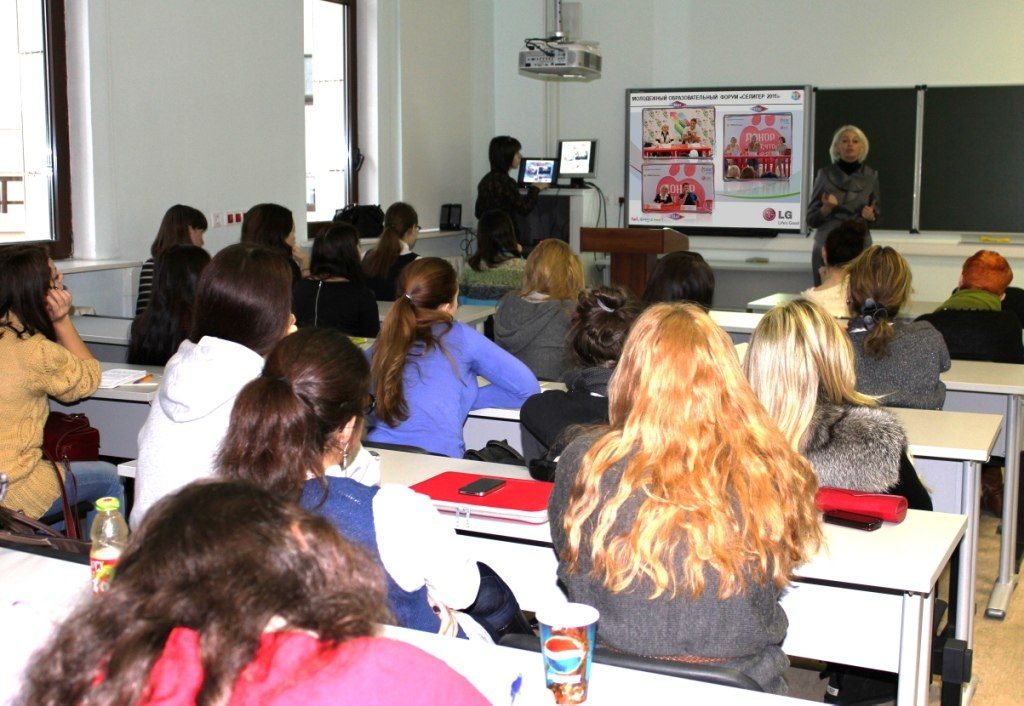 LG Electronics продолжает серию лекций на тему донорства кровив вузах Москвы: директор по связям с общественностью  LG Electronics выступила в МГУ